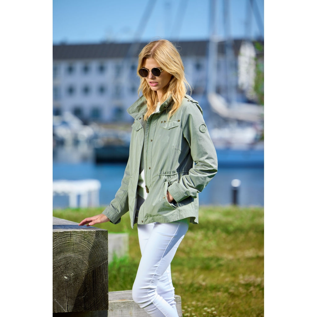 Junge Nala Kv. 46 42-Light Olive