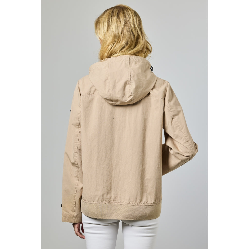 Junge Naomi Kv. 46 12-Sand